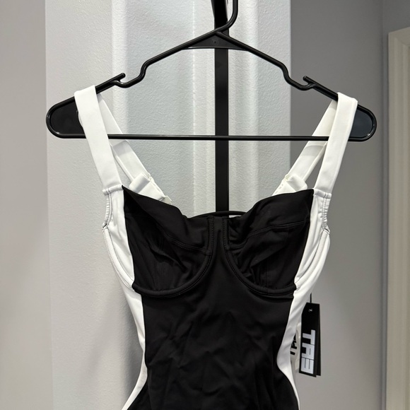 TA3 Lifty Contour Black And White One Piece Reg/Long Shapewear Swimsuit XS D/DD - Picture 3 of 14
